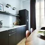 Apartment Champ De Mars - Tour Eiffel By Studio Prestige
